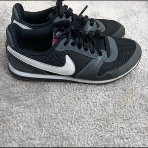 Nike Shoes - Nike Casual Sneakers Nike Shoes - Nike Casual Sneakers
